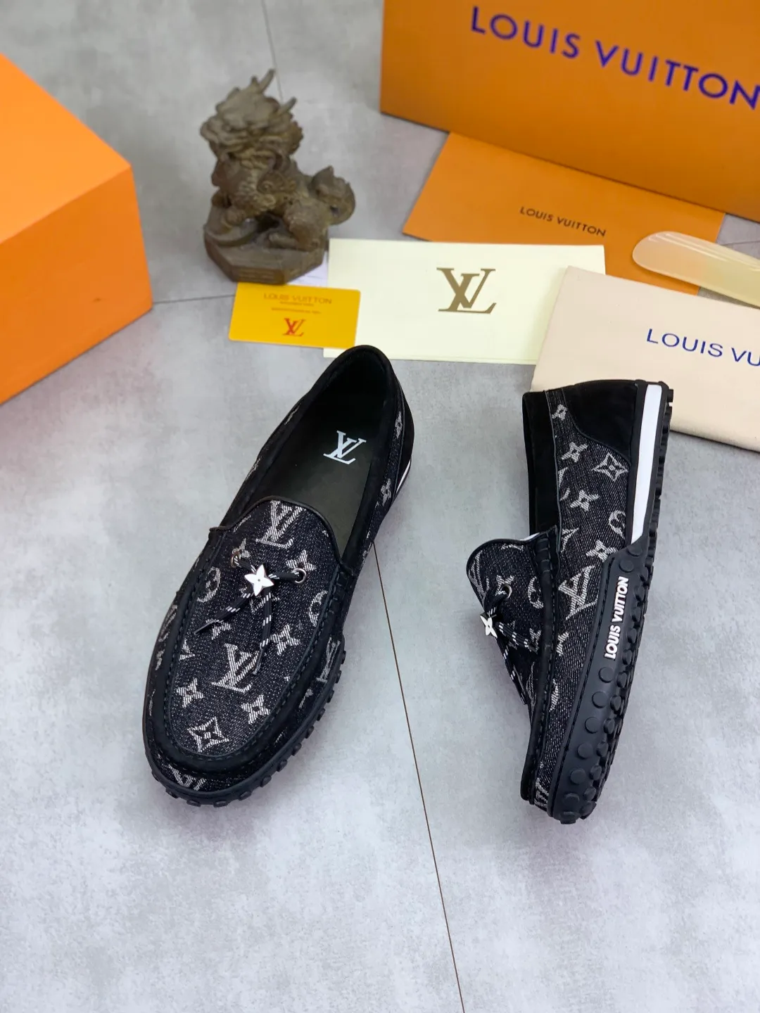 Men's Men's Shoes 💰P640 New Style 💶[LOUIS VUITTON] Water-dyed Niuli Original Order New Style 🍀LV Louis Vuitton *——Top version of LV classic leather shoes! Made of imported original calfskin, original leather side strips and wear-resistant high-end rubber outsole! High quality products! Color: black optional Size: 39-45